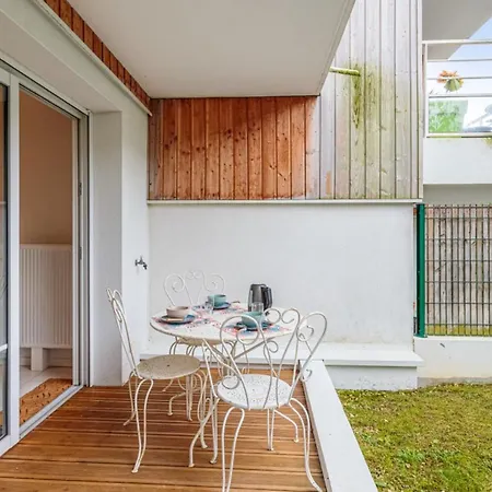 Apartment 1 Bedroom - Near The *