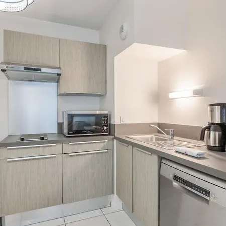 1 Bedroom - Near The Apartment