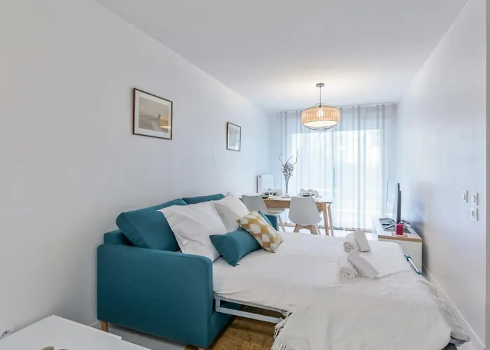 Beautiful - Near The Λα Ροσέλ